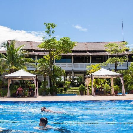 Cambodian Country Club Hotel Phnom Penh Exterior foto