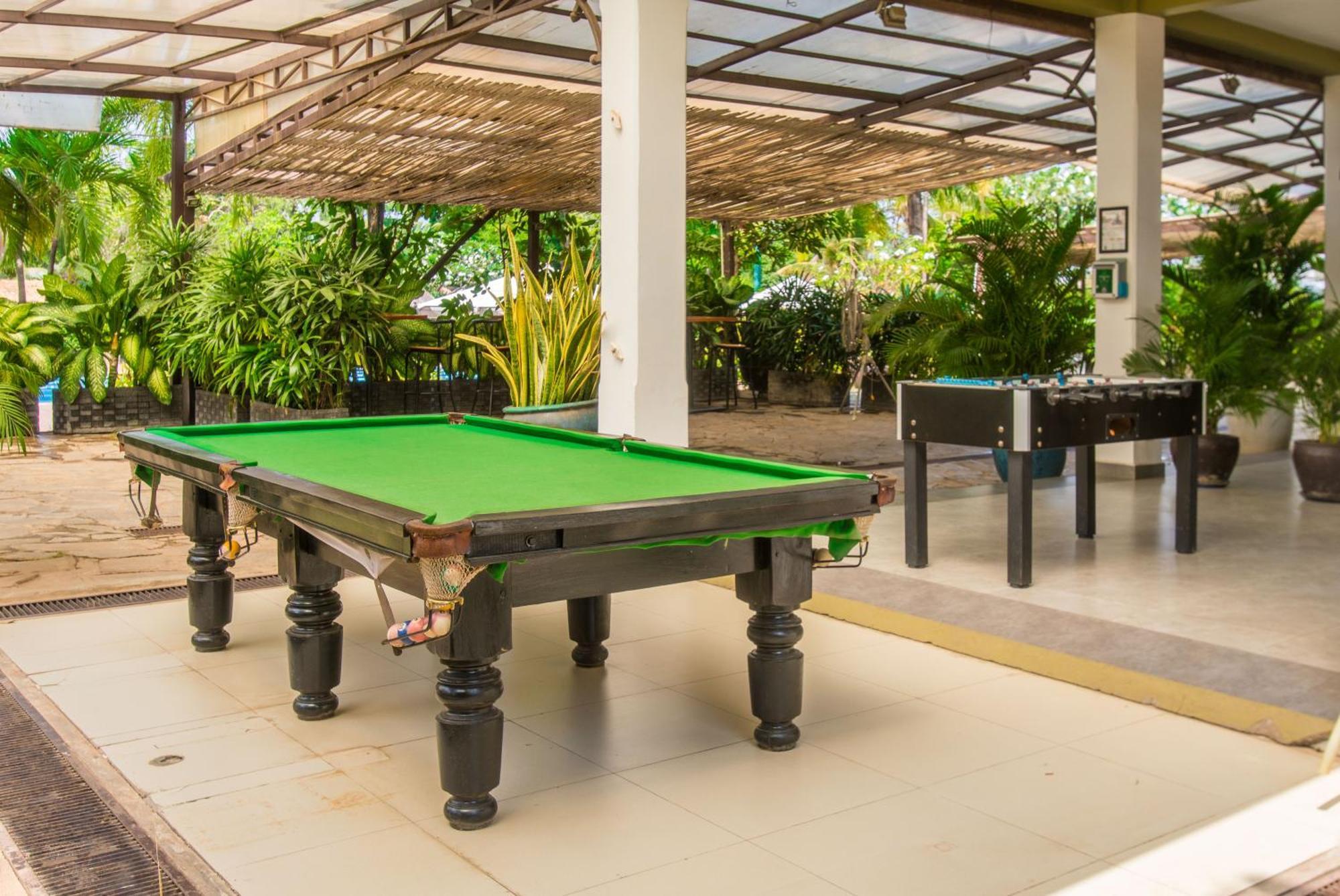 Cambodian Country Club Hotel Phnom Penh Exterior foto
