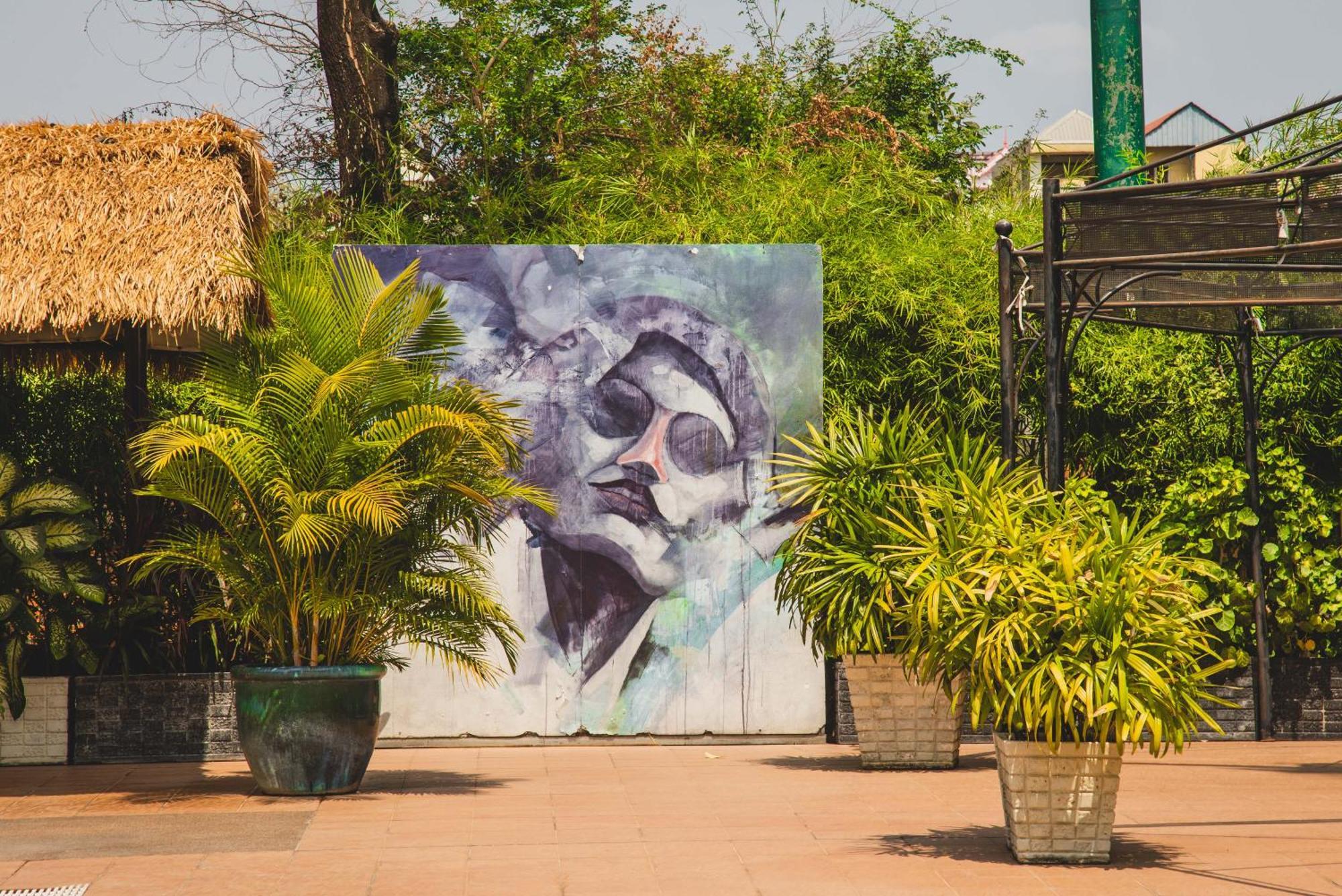 Cambodian Country Club Hotel Phnom Penh Exterior foto