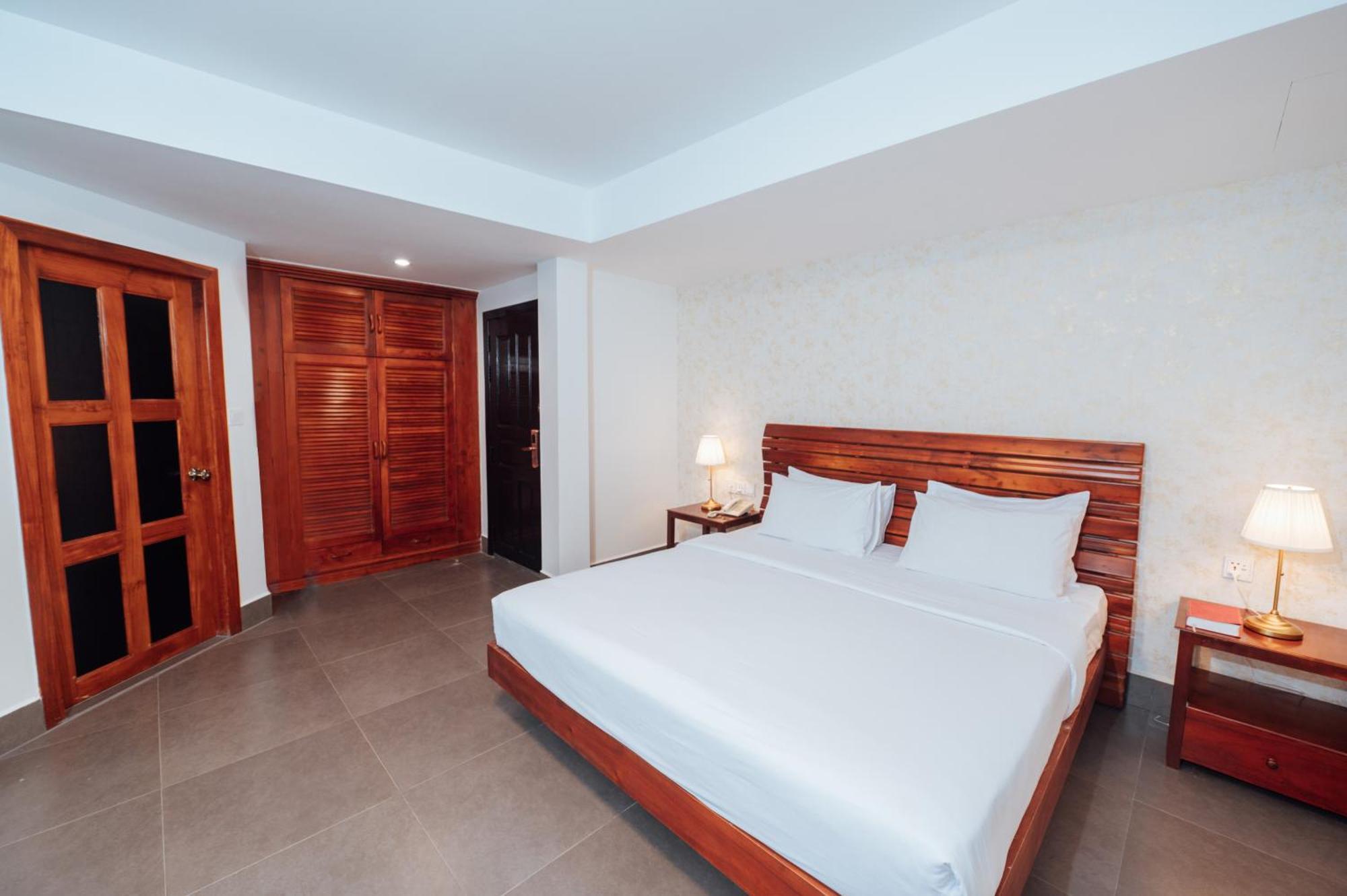 Cambodian Country Club Hotel Phnom Penh Exterior foto