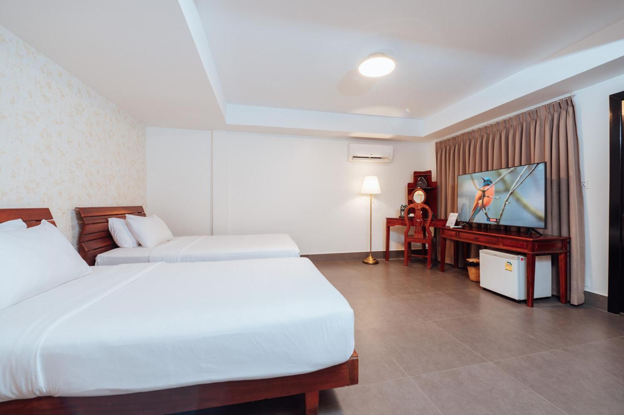 Cambodian Country Club Hotel Phnom Penh Exterior foto