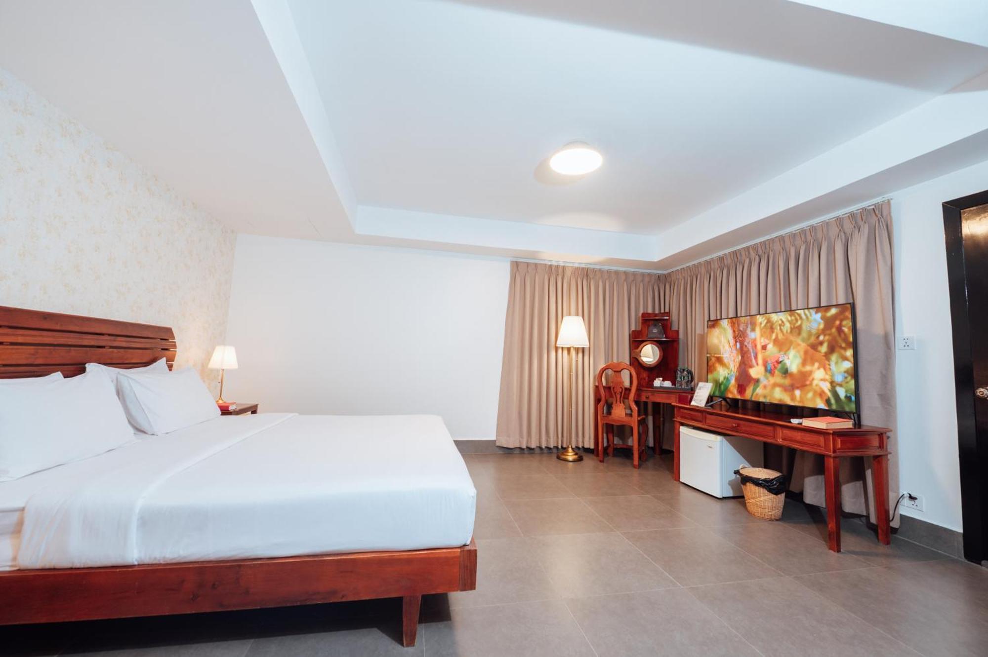 Cambodian Country Club Hotel Phnom Penh Exterior foto