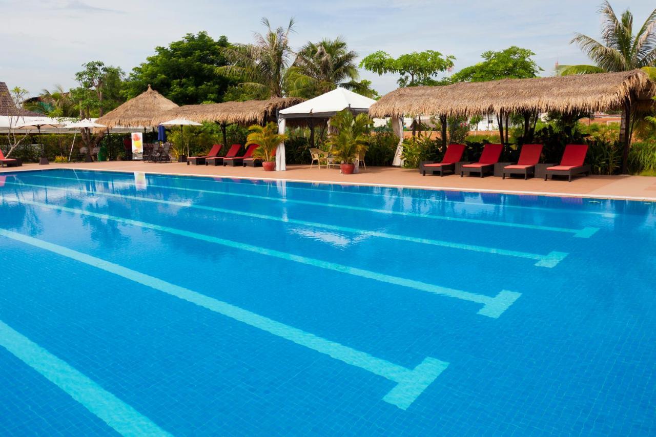 Cambodian Country Club Hotel Phnom Penh Exterior foto