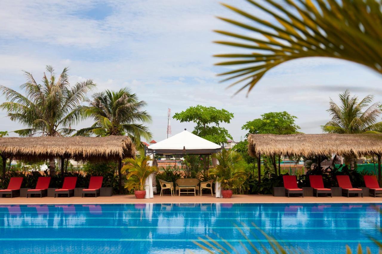 Cambodian Country Club Hotel Phnom Penh Exterior foto