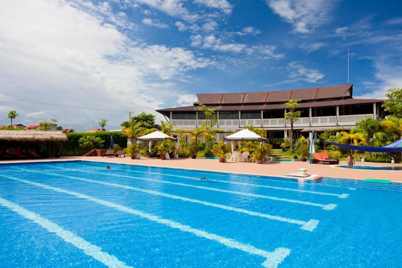 Cambodian Country Club Hotel Phnom Penh Exterior foto