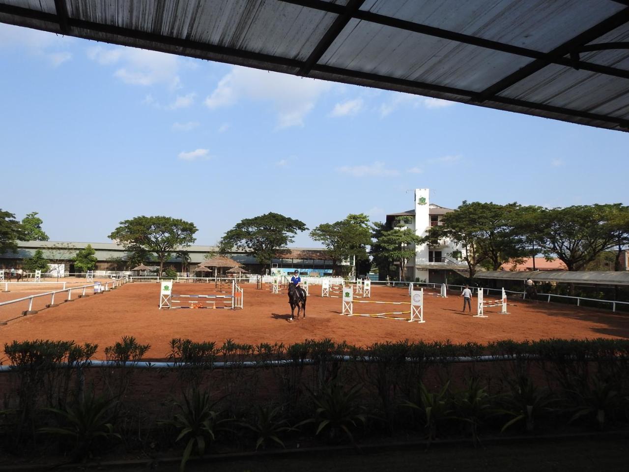 Cambodian Country Club Hotel Phnom Penh Exterior foto