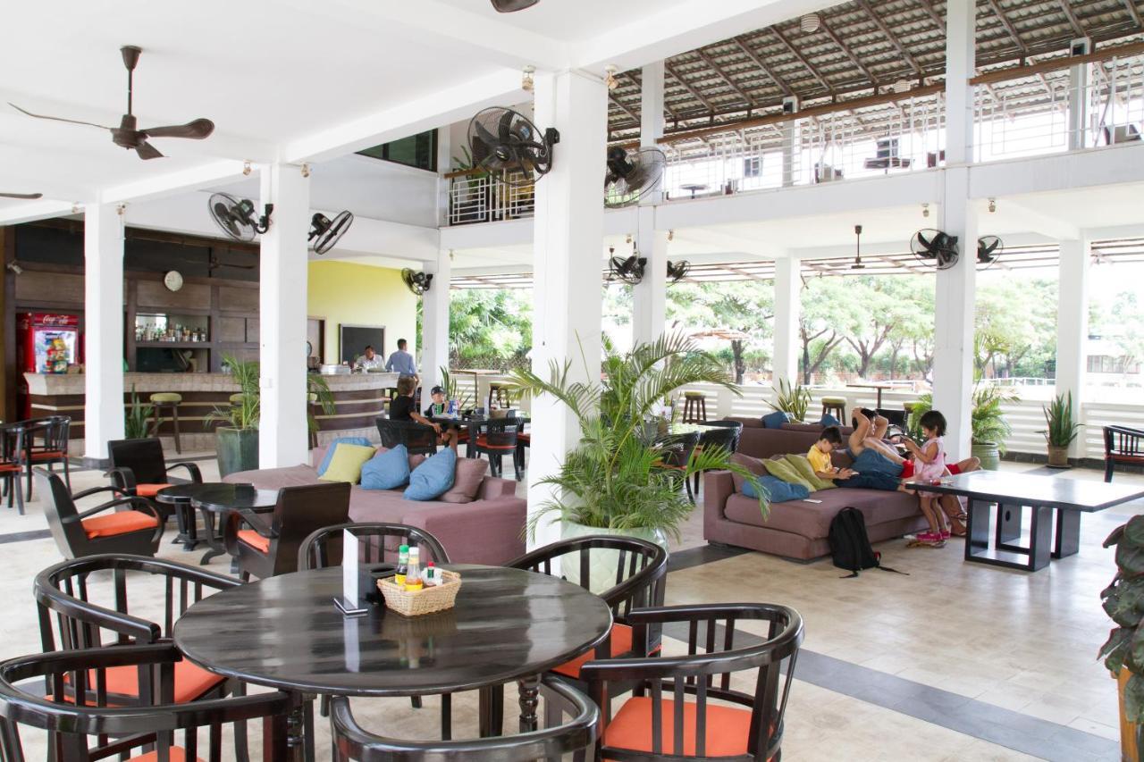 Cambodian Country Club Hotel Phnom Penh Exterior foto