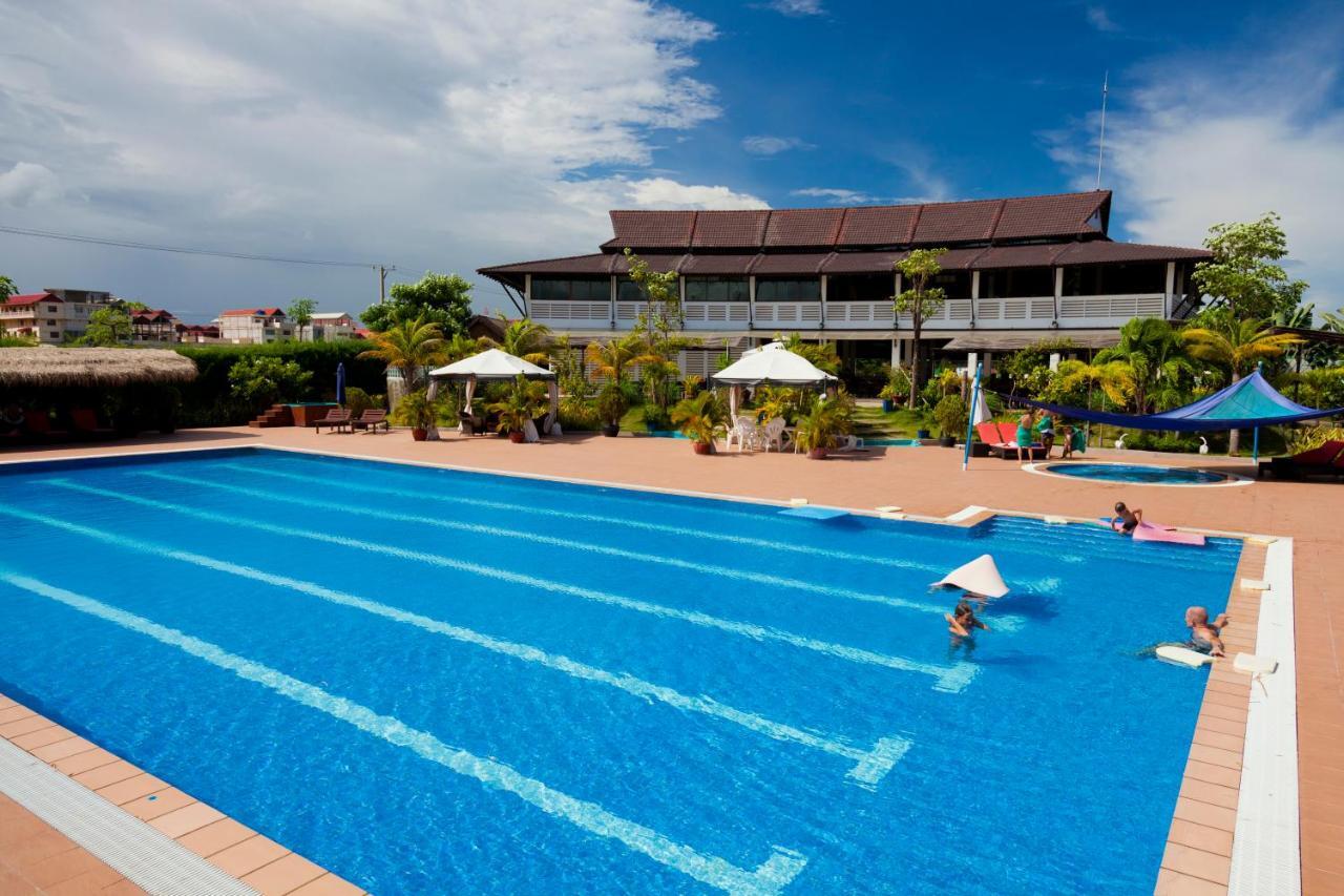 Cambodian Country Club Hotel Phnom Penh Exterior foto